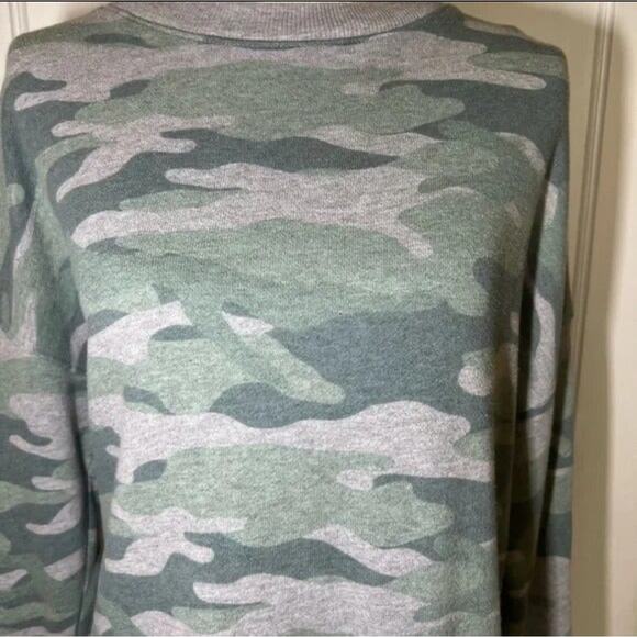 Green and Grey Camo Long Sleeve Crew Neck Sweater Size Large - Picture 2 of 10